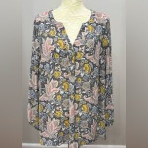 Light, comfortable, Multicolored Tahari blouse.